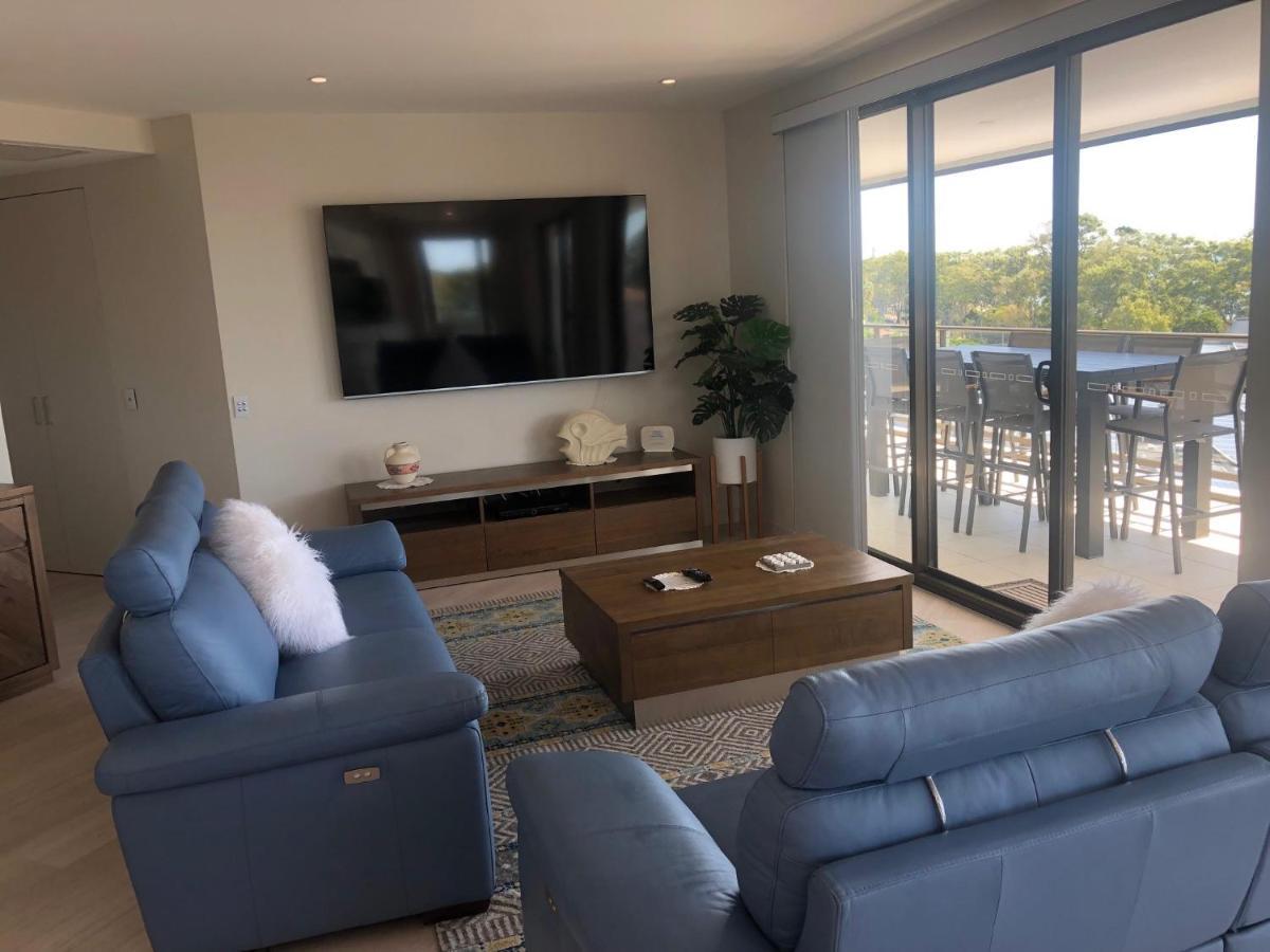 Grand Mercure Allegra Hervey Bay Exteriér fotografie Living room at the Ritz-Carlton, South Beach