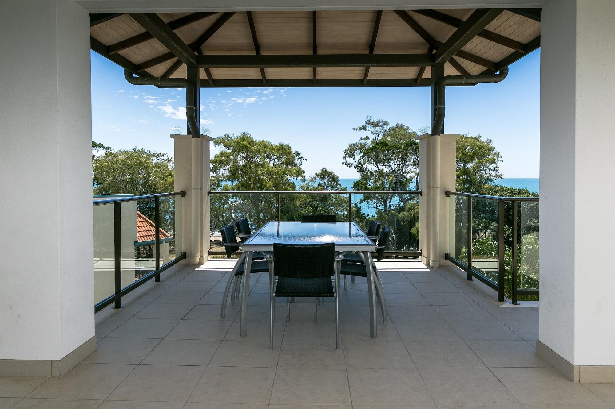 Grand Mercure Allegra Hervey Bay Exteriér fotografie A balcony