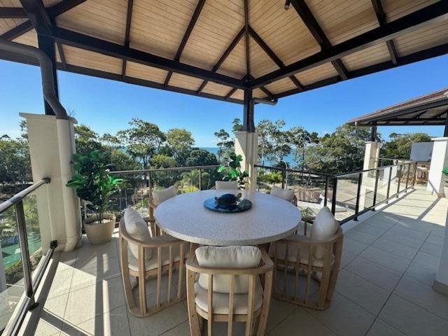 Grand Mercure Allegra Hervey Bay Exteriér fotografie Rooftop terrace at the resort