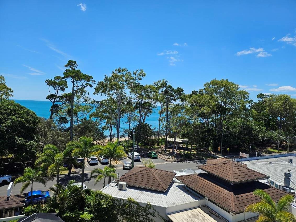 Grand Mercure Allegra Hervey Bay Exteriér fotografie View of the beach from the hotel