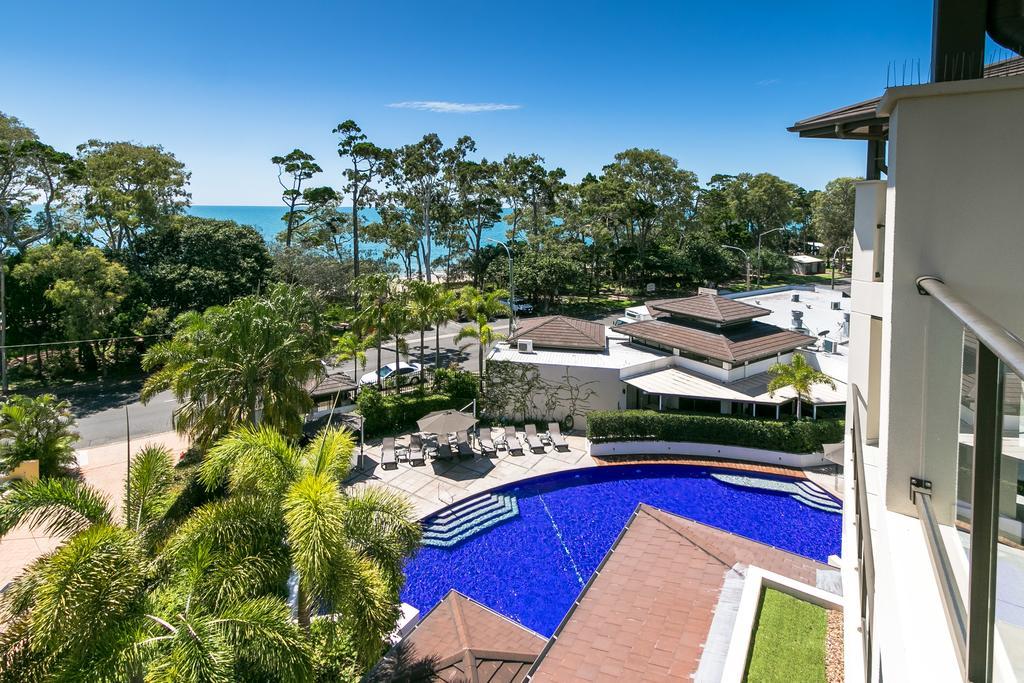 Grand Mercure Allegra Hervey Bay Exteriér fotografie View of the pool at the Mantra on Saltwater Island