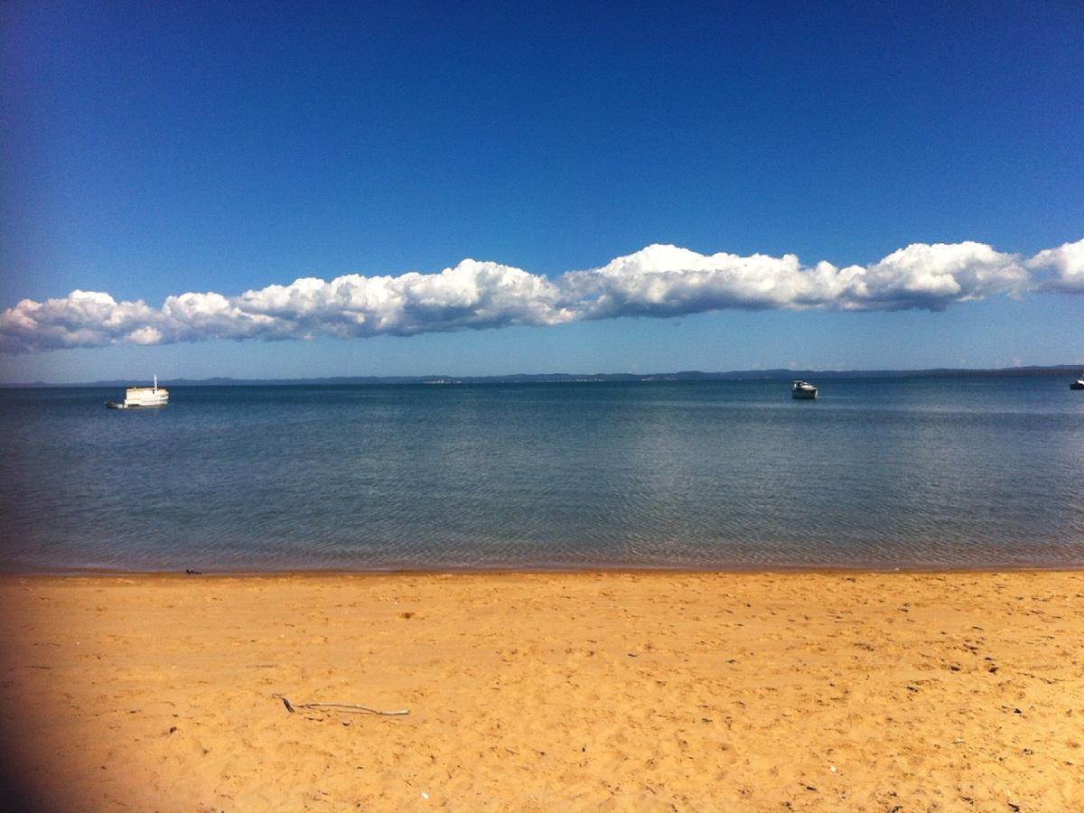 Grand Mercure Allegra Hervey Bay Exteriér fotografie View of the bay from the beach