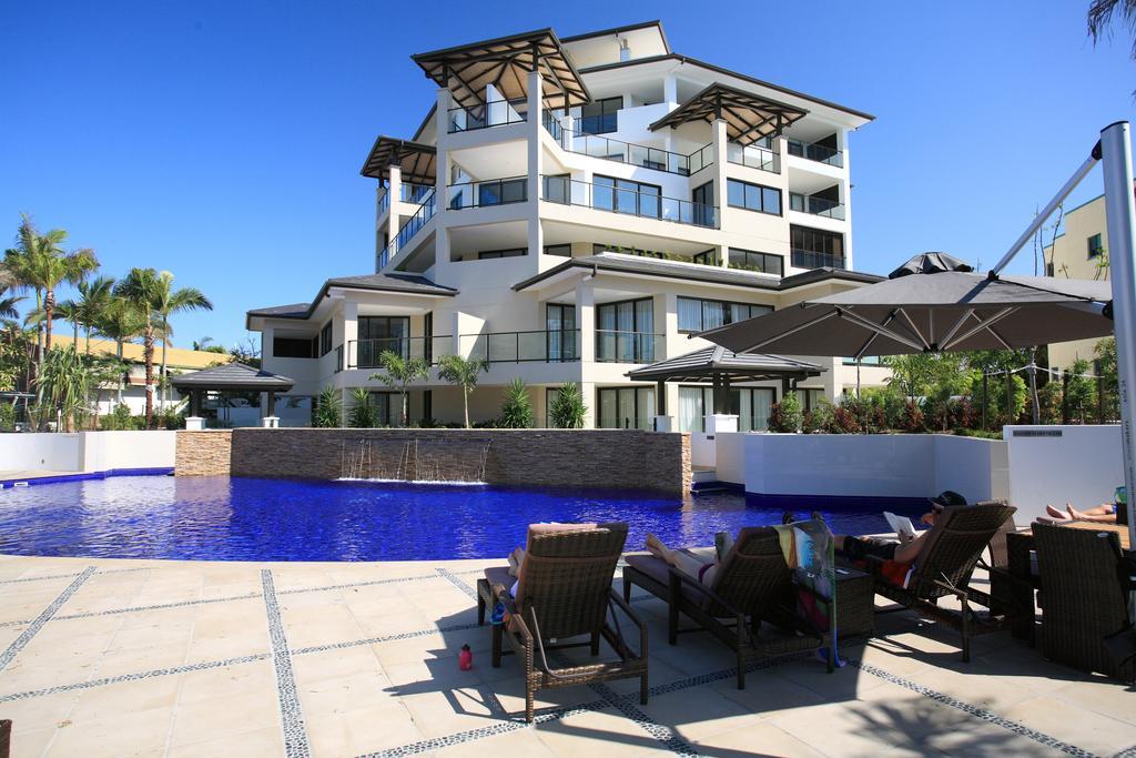 Grand Mercure Allegra Hervey Bay Exteriér fotografie The pool at the Mantra on Saltwater Island