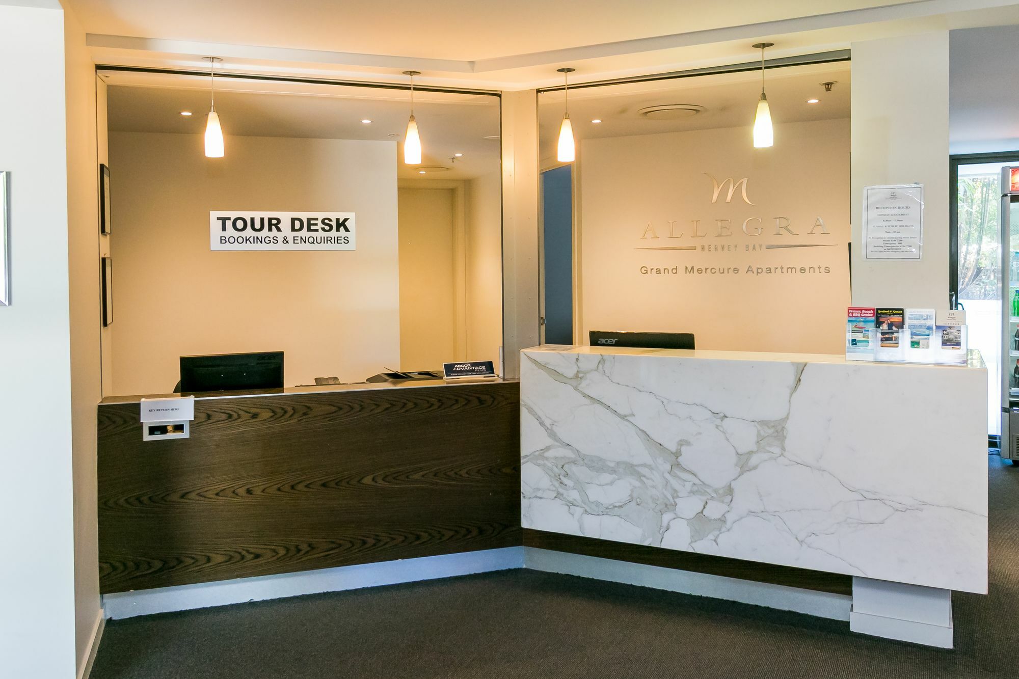 Grand Mercure Allegra Hervey Bay Exteriér fotografie Tour Desk at the National Museum of the United States Army