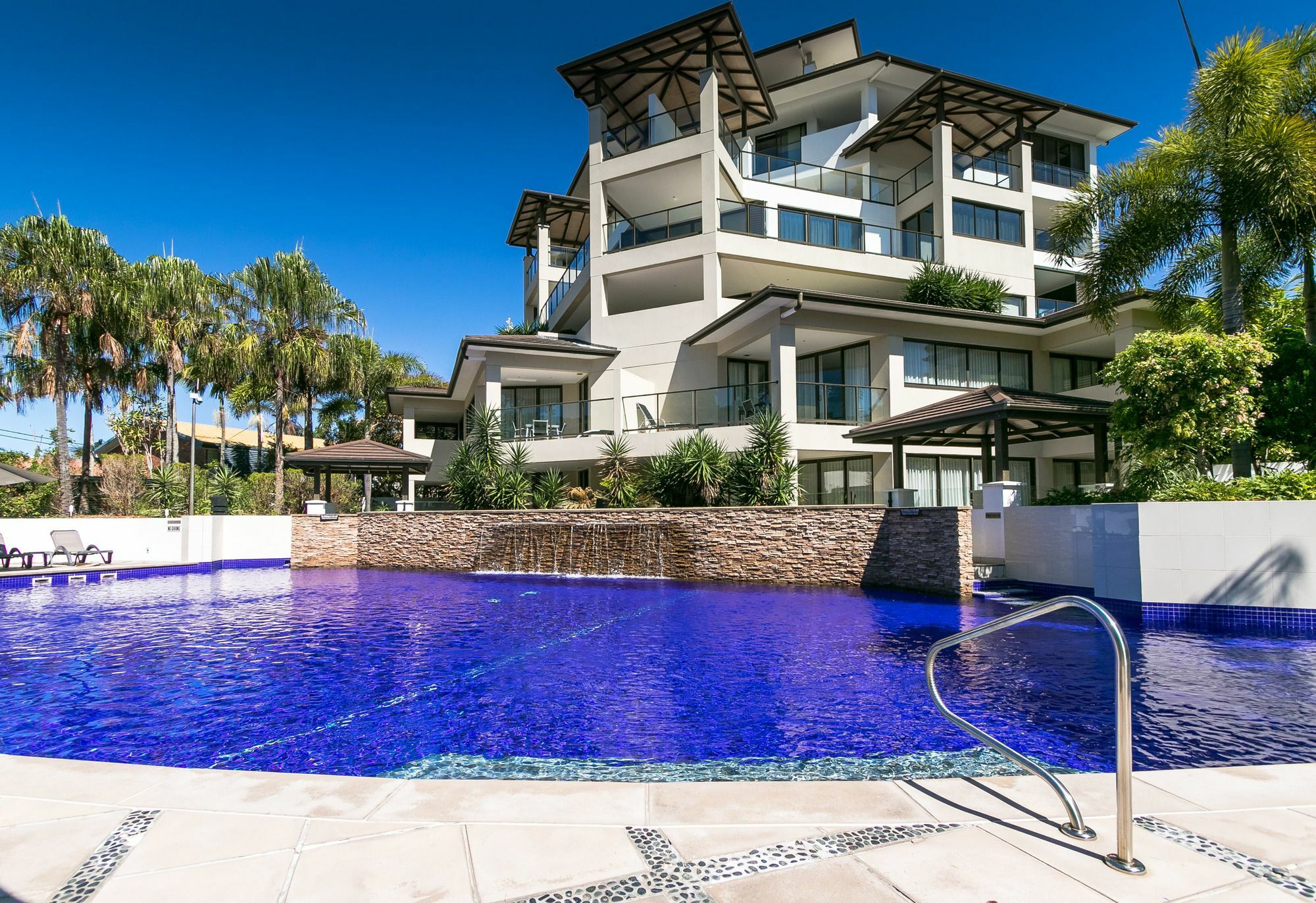 Grand Mercure Allegra Hervey Bay Exteriér fotografie The pool at Peppers Mantra on Saltwater Island